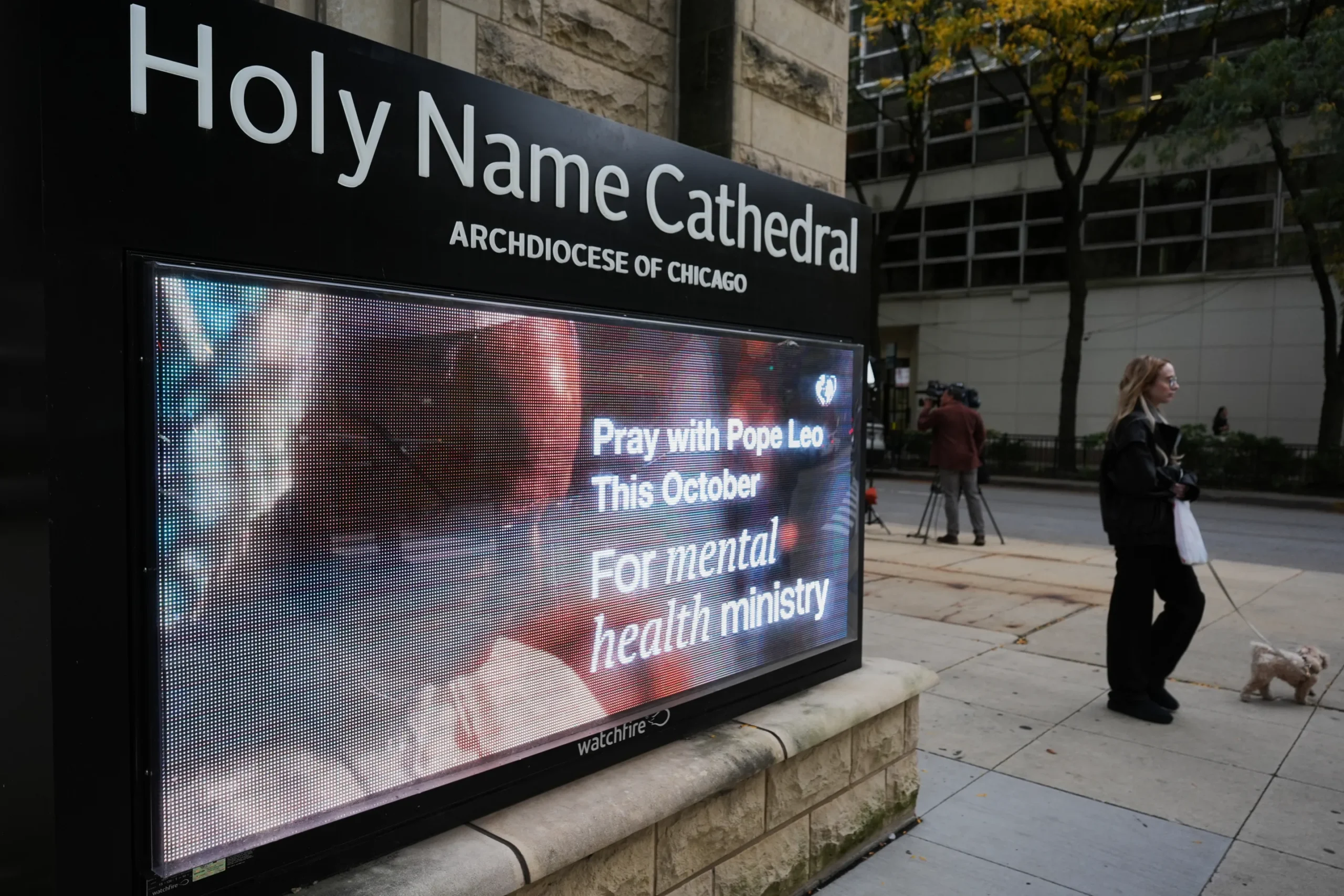 Chicago Catholics rally for prayer in Pope Leo’s hometown after his lung cancer diagnosis